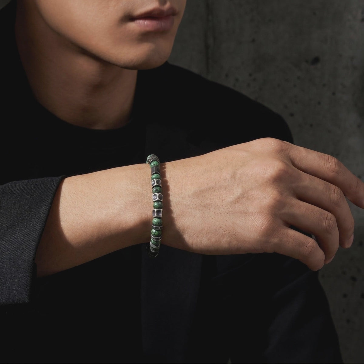 YLQ50062-bracelet lifestyle video