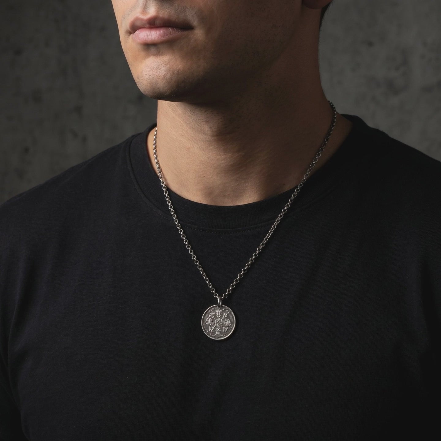 YLQ49951-Necklace lifestyle video